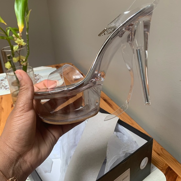 Clear high heel - Picture 1 of 3